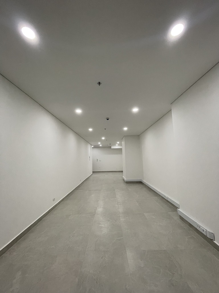 Oficina terminada con acabados entregados
